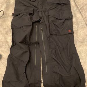 FourSquare Men’s medium snowboard pants.